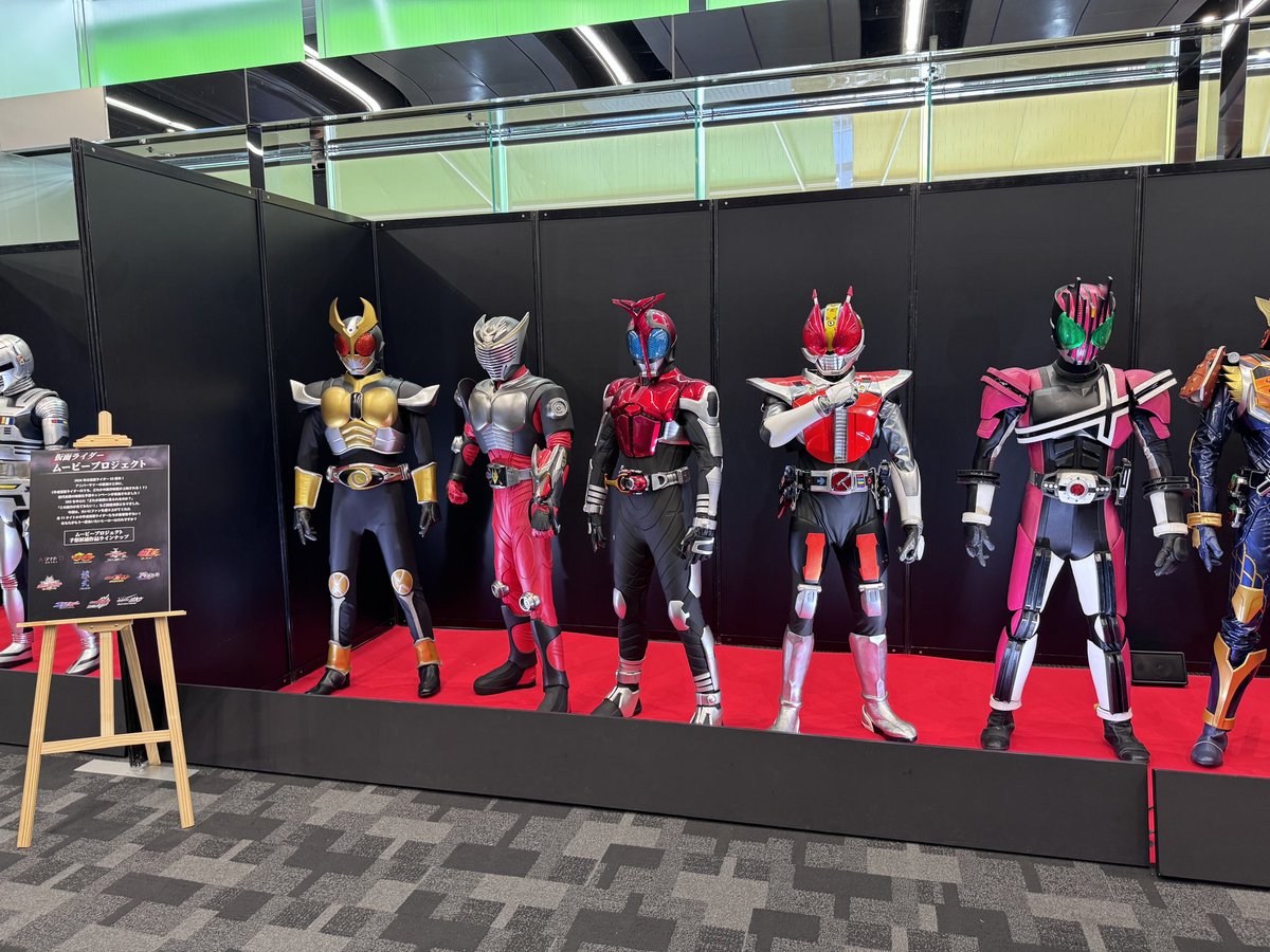 gadget_x105's tweet photo. スーパーヒーロー夏祭り、『平成ライダーいっぱいで楽しい〜〜！！！』って思ってたら、仮面ライダームービープロジェクト名義の展示だったのマジでありえない話 https://t.co/MEOGhvj0pd