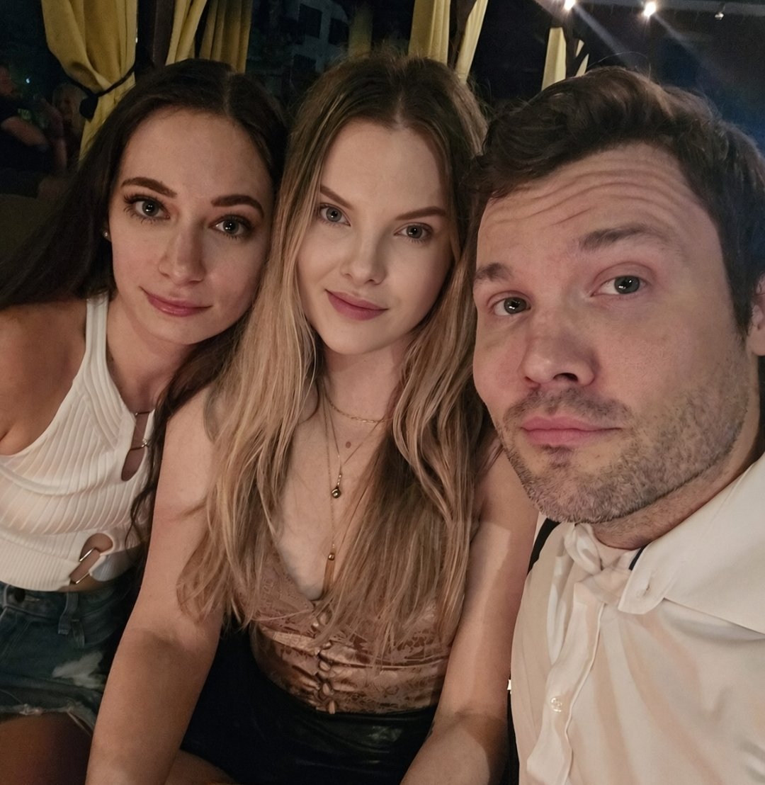CAMELCASTOff's tweet photo. Friday best day with my mains. https://t.co/CaOfCKgLYQ