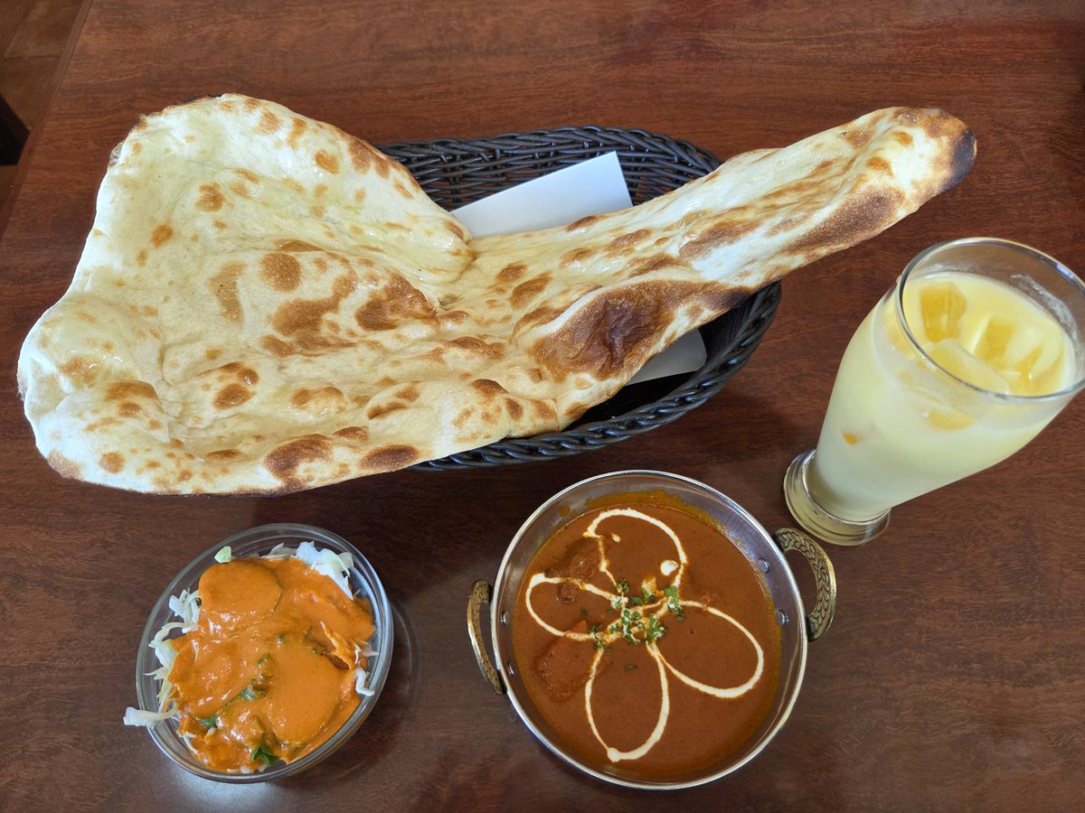 Linz29638545385's tweet photo. 今日の昼。
インド?ネパール?カレー🍛
おおきすぎて、いつもおかわりのナンに迷う。試しに聞いてみたらハーフで頼めた😋 https://t.co/FcveXKGqJA