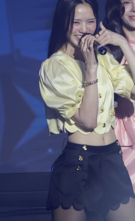 kiki89lmsy's tweet photo. Short tale of a short skirt

#LMSY2026FANMEETINGINKOREA
#LMSY https://t.co/JAIuI7tfZt