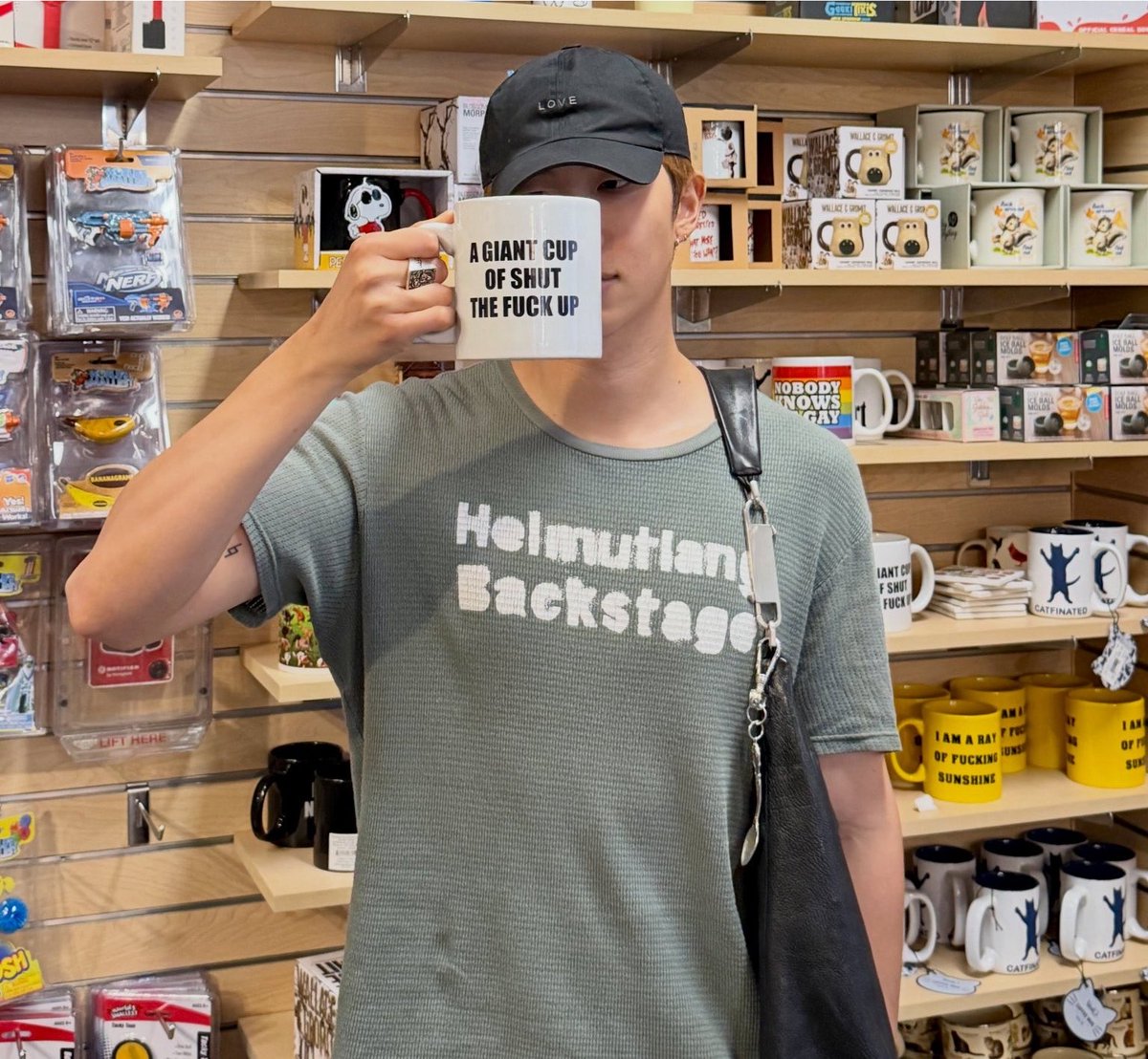 btschartsxdaily's tweet photo. A GIANT CUP OF SHUT THE FUCK UP https://t.co/1Hs3rXth9T