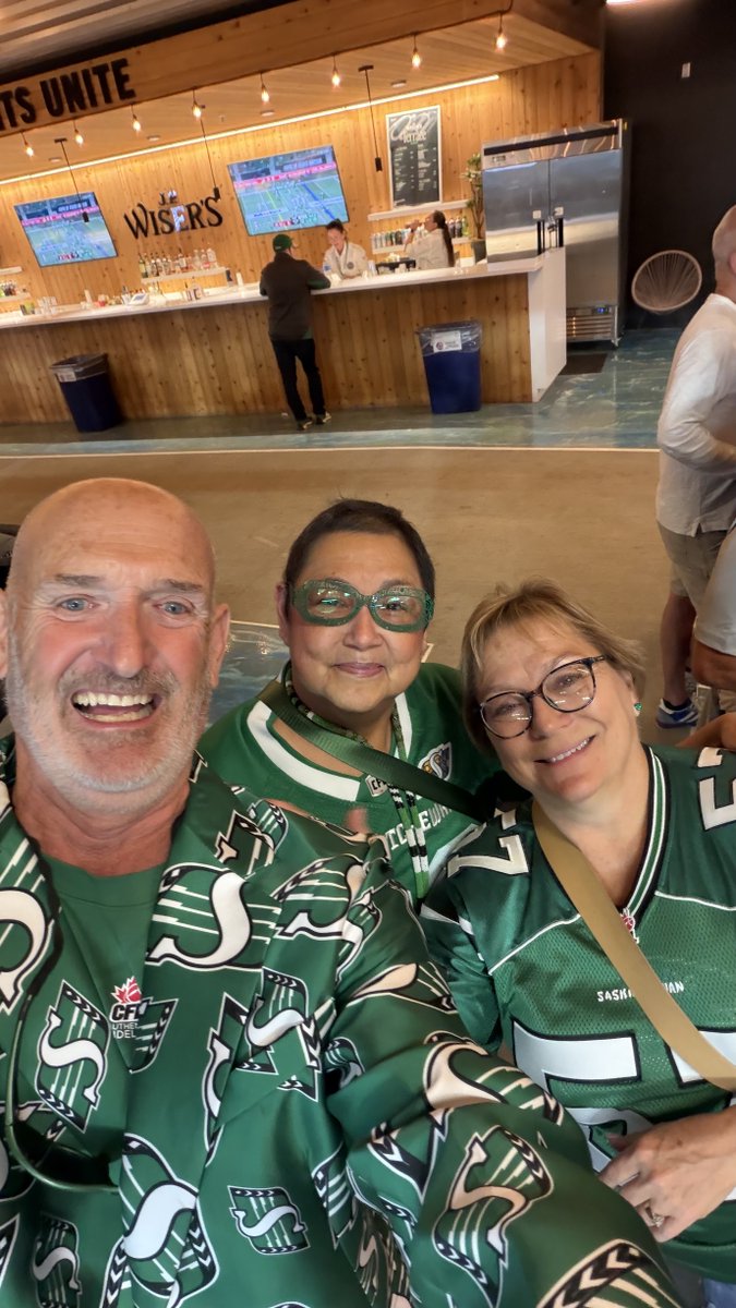 RiderCharm's tweet photo. Sooo fun to spend time with my #STMs on #GameDay… Big D and Michelle @dwaynemihalicz 💚🏈💚 https://t.co/AyPQMOHQMb