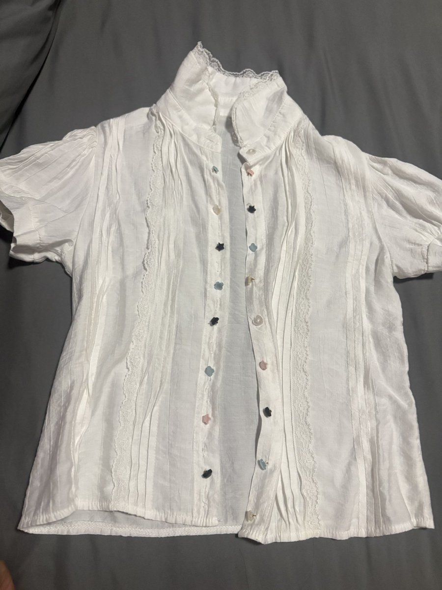 B0613_12's tweet photo. ส่งต่อเสื้อเชิ้ตขาว กระดุมน่ารัก
Used once
อก34 ยาว20

🐰120 free shipping 

#ส่งต่อbeming #ส่งต่อstylist #โล๊ะตู้เสื้อผ้า #ส่งต่อเสื้อผ้ามือสอง #ส่งต่อเสื้อผ้า #เสื้อผ้ามือสอง #ส่งต่อcintage https://t.co/QSLDDoZLcC