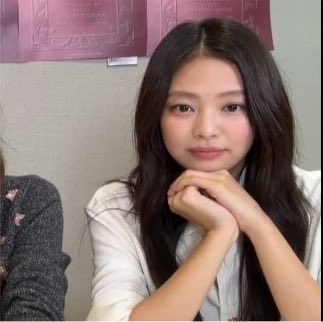 GENIUS9N's tweet photo. #JENNIE from BLACKPINK Weverse live. https://t.co/HsI8FfYZvH
