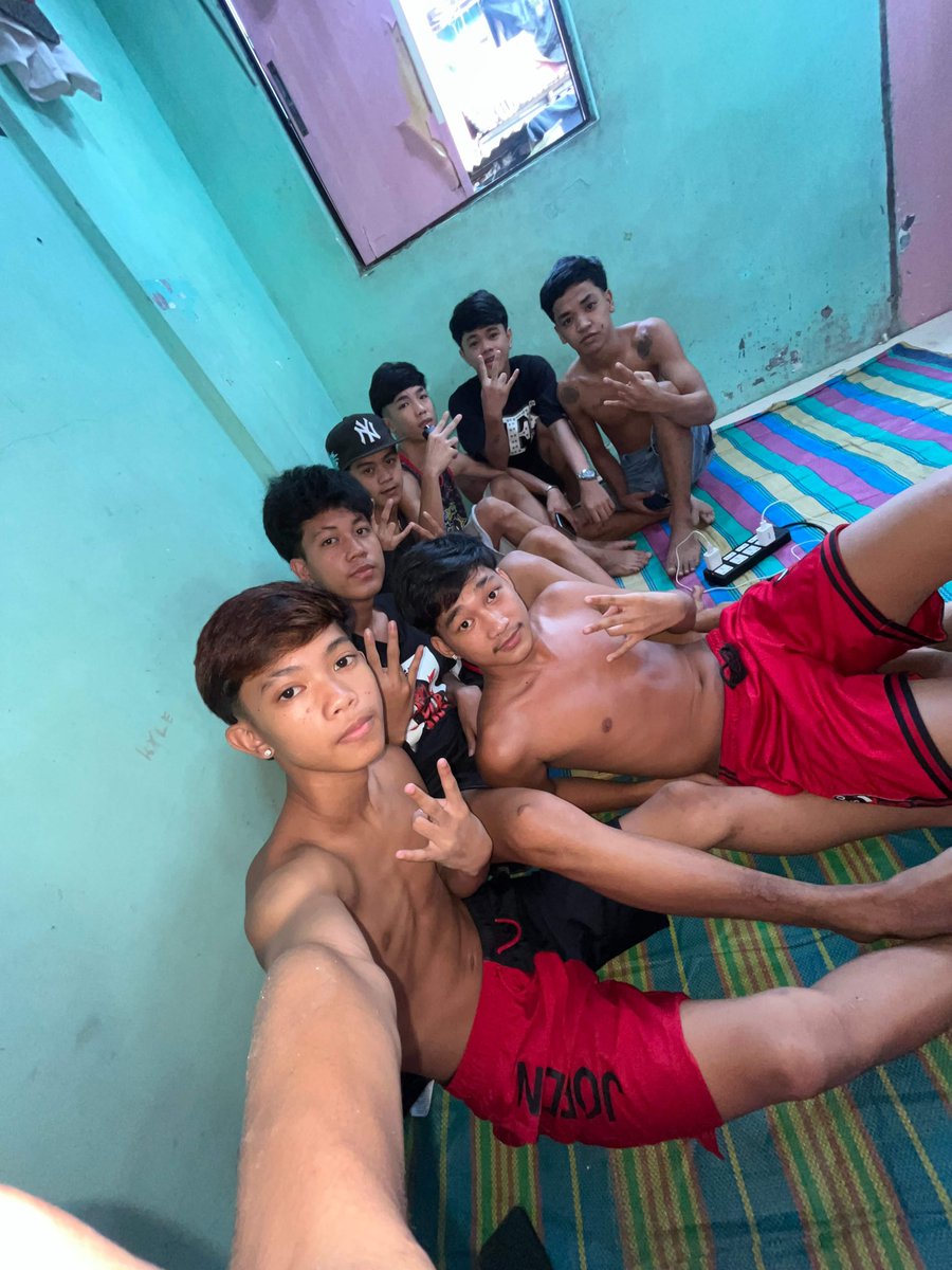 kplnikk's tweet photo. hi babe choose one https://t.co/JVvrDLFFg0
