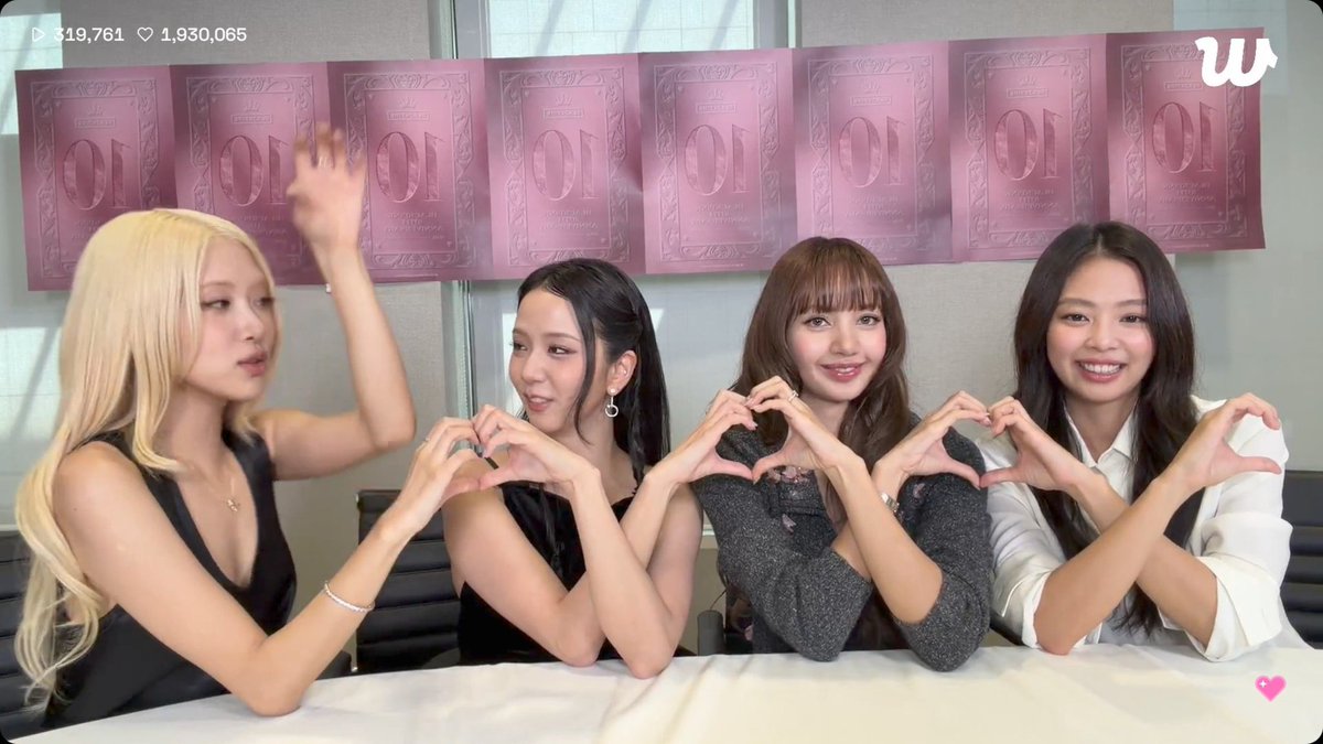 portalblackpink's tweet photo. HORA DA FOTO!! #BLACKPINK em Live no weverse!! 😭💖 https://t.co/Txql5ed4Rs