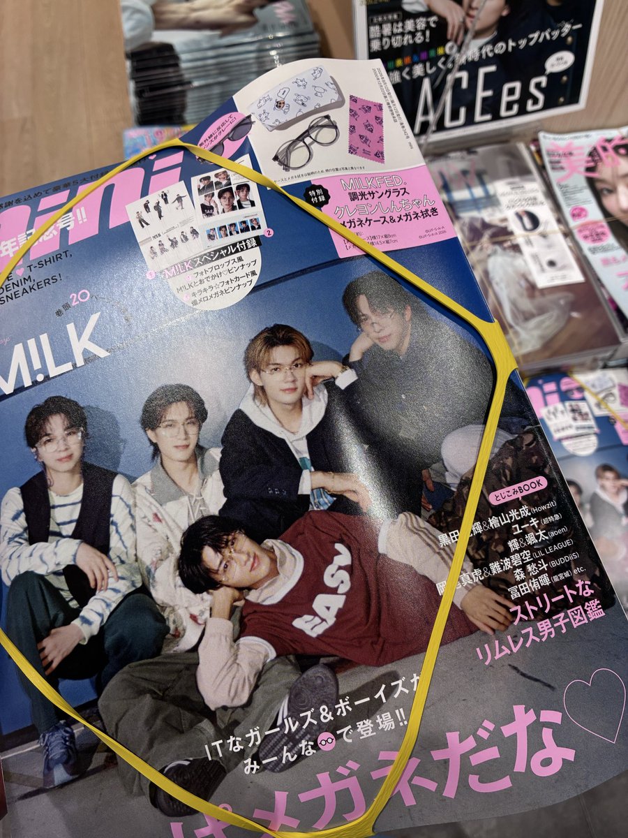 HRumba's tweet photo. mini9月号見つけた😭発売日前だけどダメ元で本屋に行ったらあったのー！M!LKもしんちゃんも好き、サングラスも欲しかったから嬉しいよ。予約取れなかったけど、諦めなくてよかった。 https://t.co/eDqwnh95o0