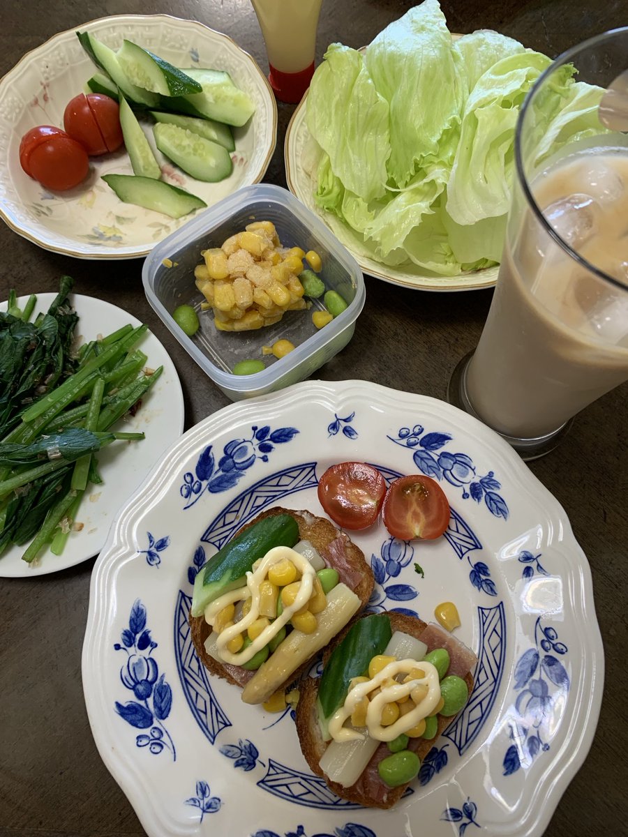 At3hrU's tweet photo. #Lunch ,#OpenSandwich
朝飯風ランチ
#JamonSerrano #Corn小松菜lettuce 🥒🍅asparagus
食欲⤴️ https://t.co/OEDqsal6kg