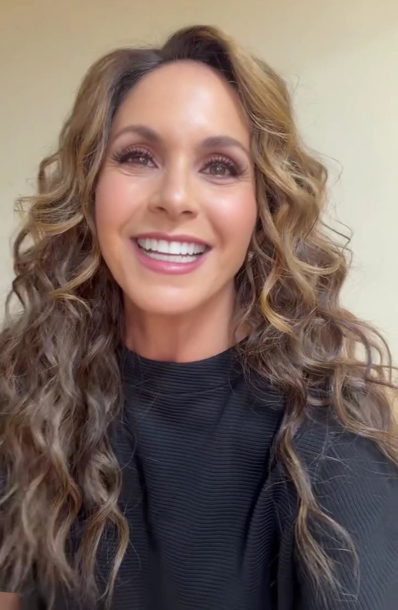 Lucerolandiaa's tweet photo. Tu sonrisa es mi lado favorito de la vida ❤️🌟 @LuceroMexico https://t.co/kRjq06NF4C