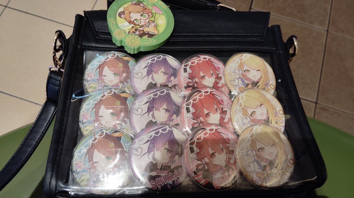 halu___A's tweet photo. @_chinatu_sk00_ ありがとうございます。
当方画像のうりゃしまミニ痛バにポケセンの黄色いショッパー所持しております。全身黒い服です。
よろしくお願いいたします🙇‍♀️ https://t.co/D6JFpD9hCz