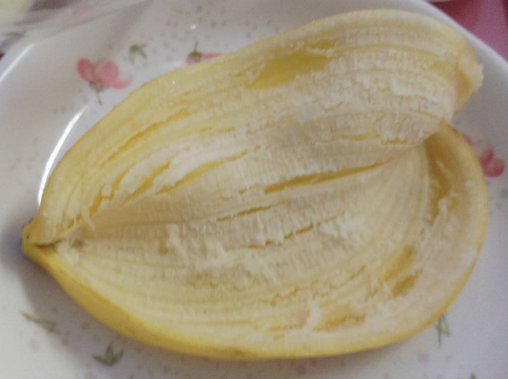 umeruko's tweet photo. 左:入院初日の剥き🍌
右:退院日の剥き🍌

君は片手でバナナの皮を剝けるか https://t.co/FnlWV2domc