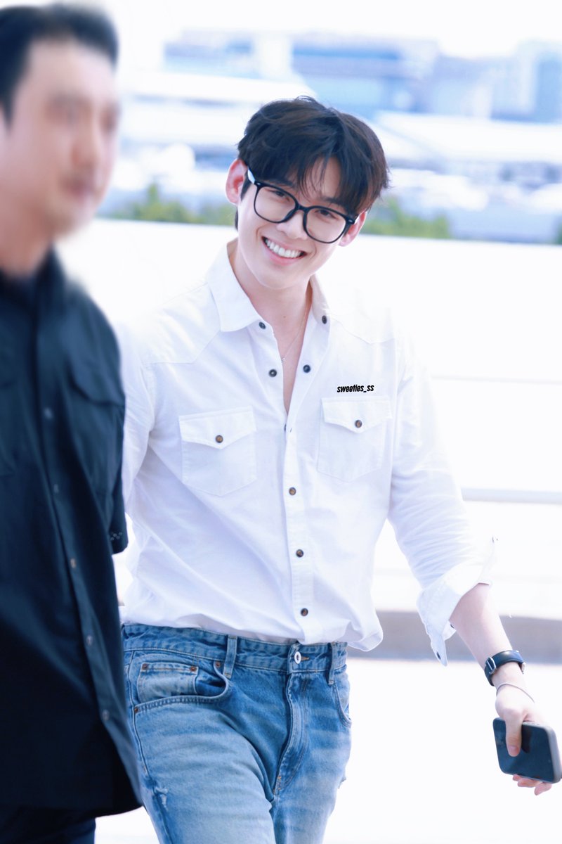 sweeties_ss's tweet photo. #kimyoonsik #김윤식
#金允植 #검사실의제안 

260808 인천 출국 https://t.co/g6zTCFe8Db