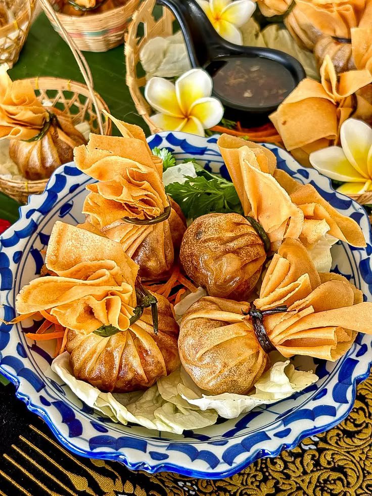 limjjiy's tweet photo. ᅠ ᅠAppetizer

.˚𝄢ᡣ𐭩 Mini Burgers
.˚𝄢ᡣ𐭩 Mini Pizzas
.˚𝄢ᡣ𐭩 Shrimp Pad Thai Cups 
.˚𝄢ᡣ𐭩 Thai Money Bags

#PetalsForJoshGari https://t.co/DJwWAqu5HZ