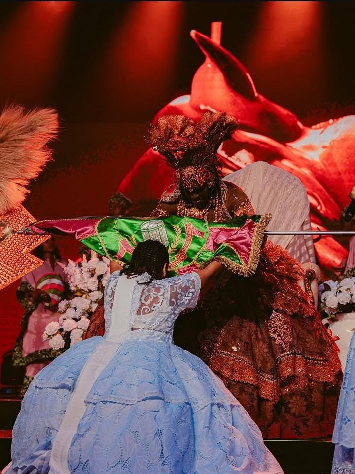 jamedamanga's tweet photo. Epahey, minha mãe! Aceite essa nação que é sua. Aceite esse carnaval que é seu. É você Oyá! É você pela gente! 🌪️⚡️ https://t.co/2UaNSdT3sO