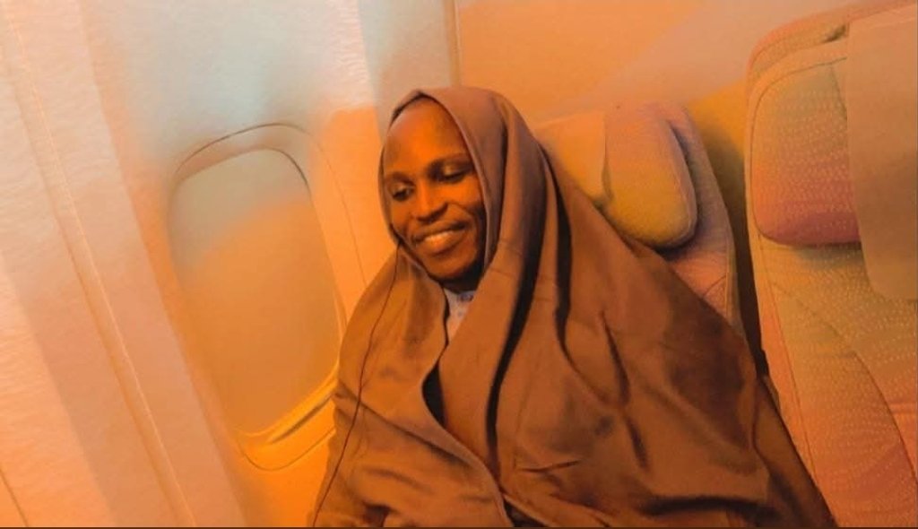 Cephas2027's tweet photo. Greetings this morning from Emirates.  Good morning. https://t.co/Xqd5cYqleJ