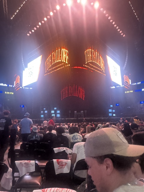 JarettaKonneh's tweet photo. Just came back from @JColeNC's show in Boston. I went alone and I HAD A TIME. And the visuals....my goodness. #thefallofftour #tdgarden https://t.co/FMBenkg8M8