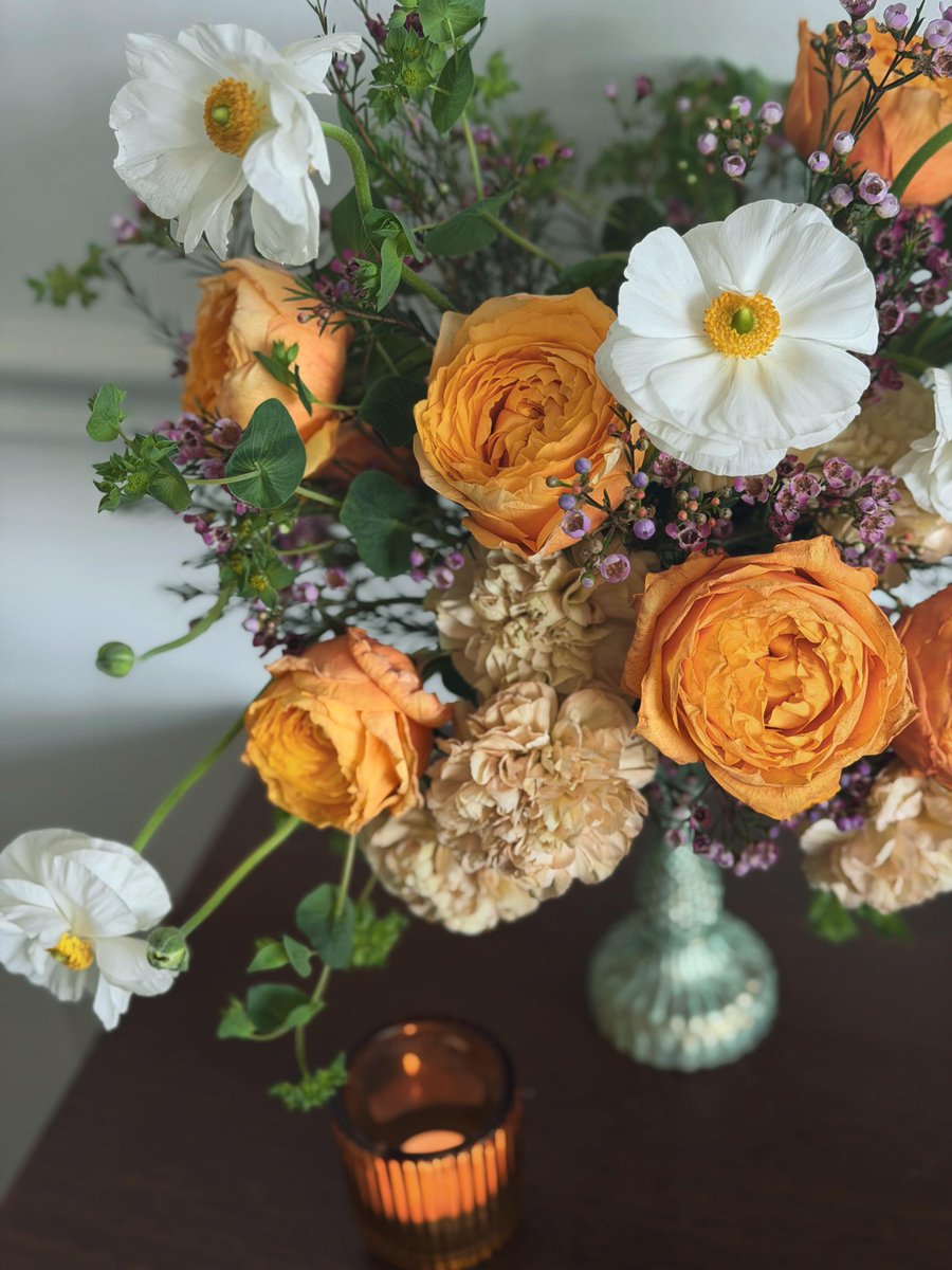 Tiny1Wildflower's tweet photo. Learning vintage orange floral arranging with others. https://t.co/oh6vF2rfa4