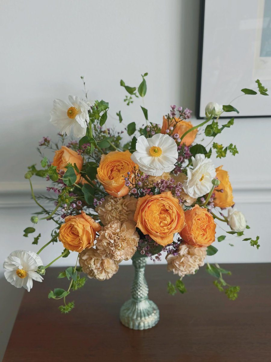 Tiny1Wildflower's tweet photo. Learning vintage orange floral arranging with others. https://t.co/oh6vF2rfa4