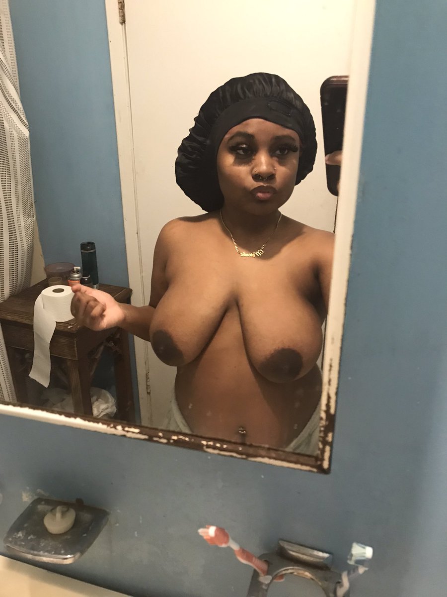 mstoowet's tweet photo. big mama https://t.co/Utq88FIq7h