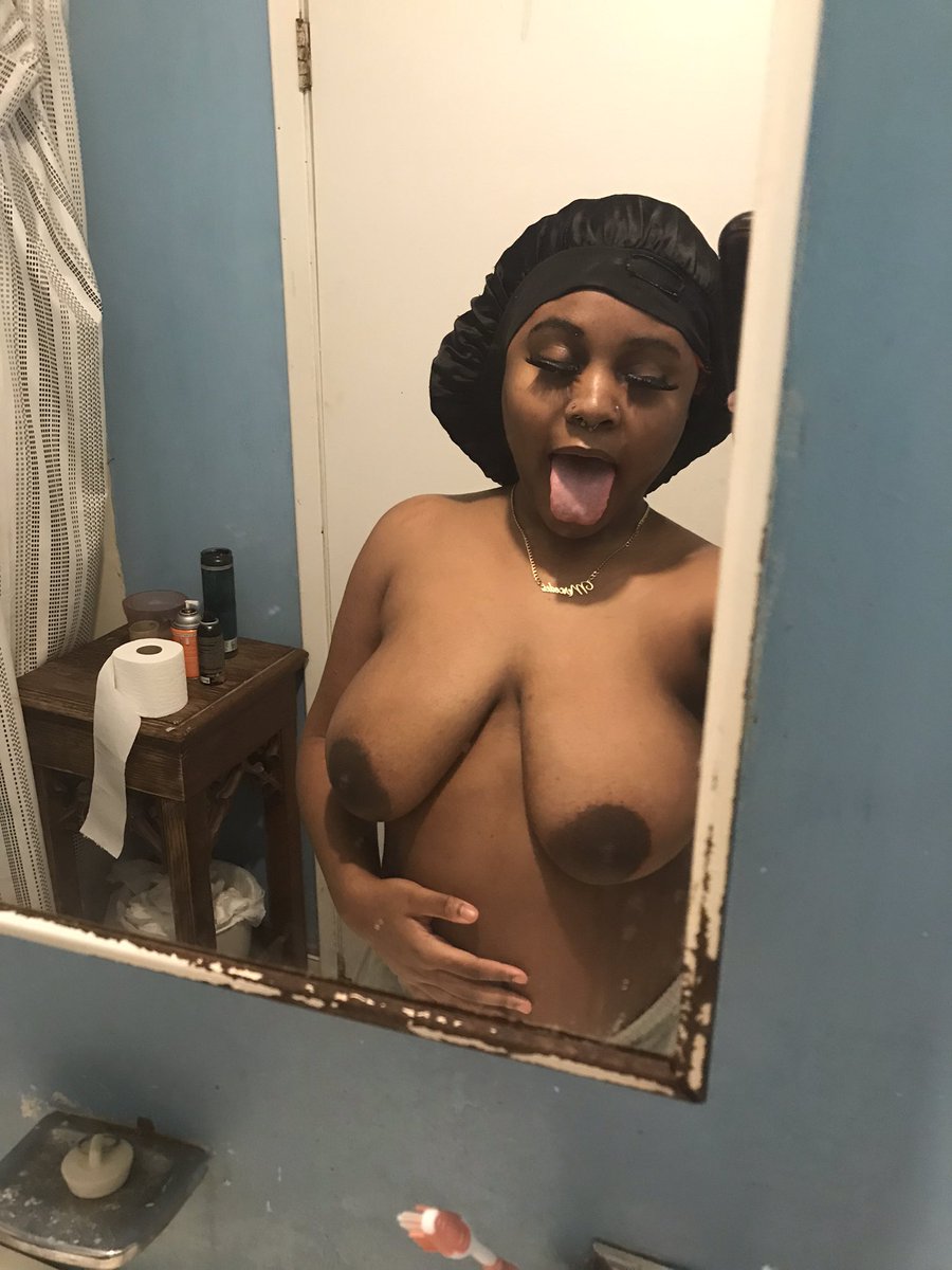 mstoowet's tweet photo. big mama https://t.co/Utq88FIq7h