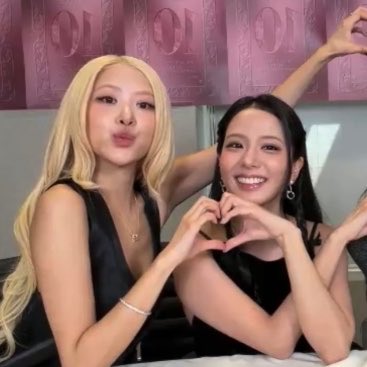 jpgchaesoo's tweet photo. LOOK AT THEM 😭 https://t.co/BQaWJzI31H