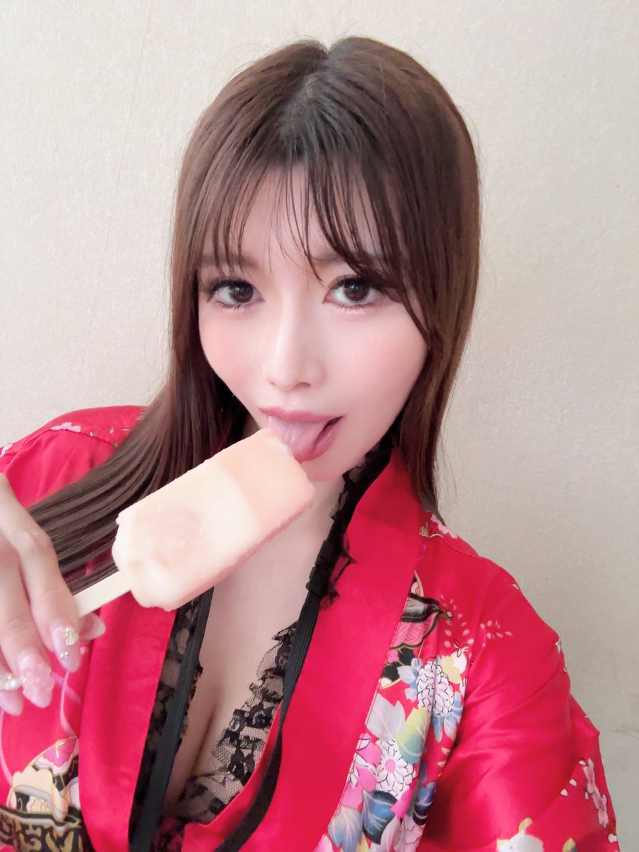 aira_misax6's tweet photo. 暑い中会いに来てくれてありがとうございます✨️🥹
差し入れ美味しくいただきました😋
16時までホール内居てますのでよろしくお願いします🙏 https://t.co/J1qjLdjl8V
