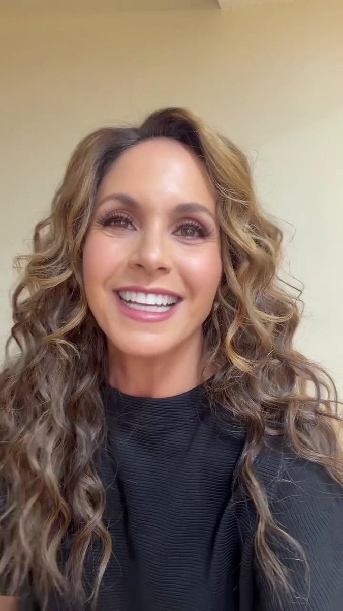 Lucerolandiaa's tweet photo. El exceso de belleza que te cargas @LuceroMexico 
Lo que le sigue a Guapísima 😍🌟 https://t.co/LwpfeuVx89