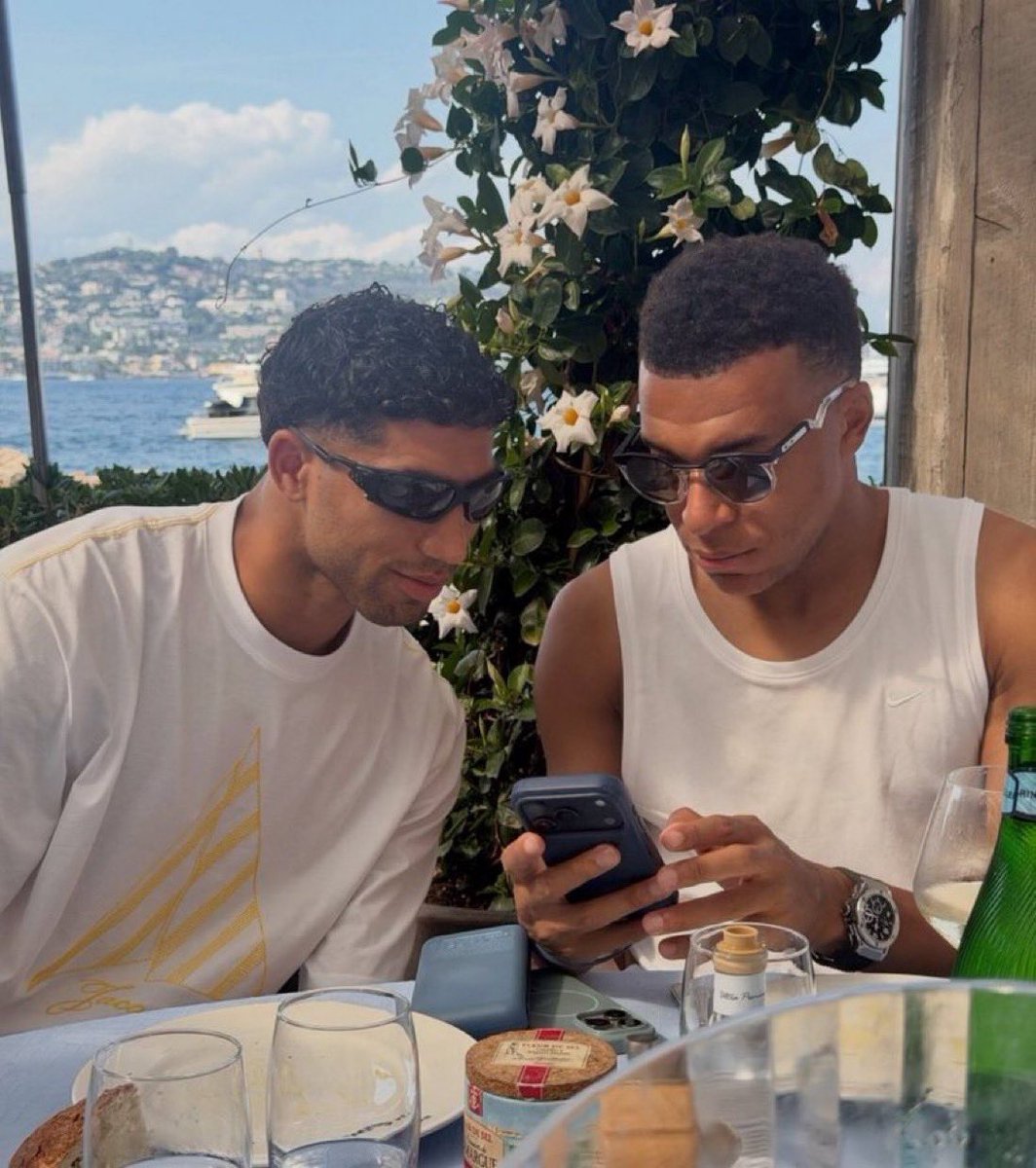KMbaaappeee's tweet photo. Brothers🫱🏾‍🫲🏿 https://t.co/6Rgr4pWnvE