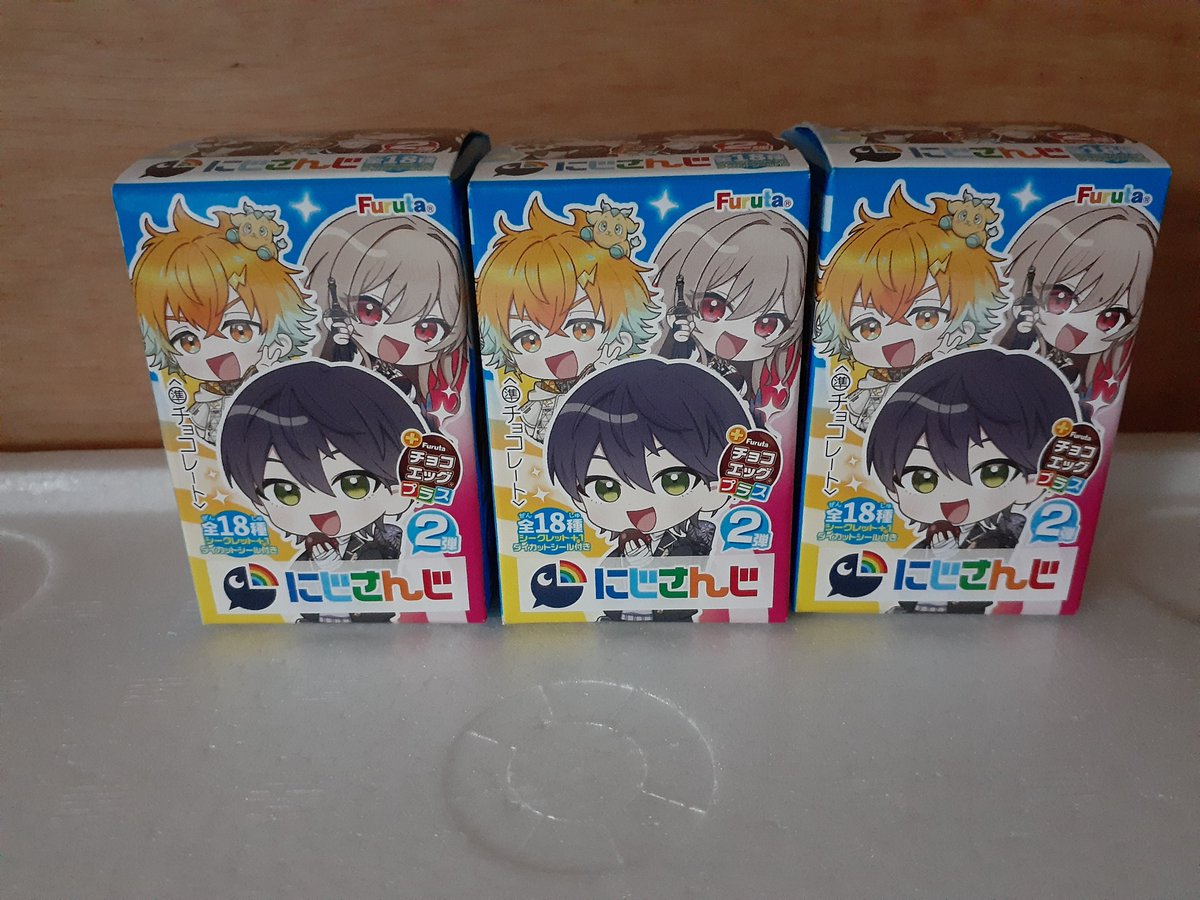 dm_study_'s tweet photo. にじさんじチョコエッグやっと買えた！3個だけだけどフレンさん欲しい！

……開けた時、裏面からストレートロングが見えてフレンさん！？って思ったけどまさかの美兎さんが2つも来てくれた。きっとこれは何かの縁か？ https://t.co/miHH7S2nwd