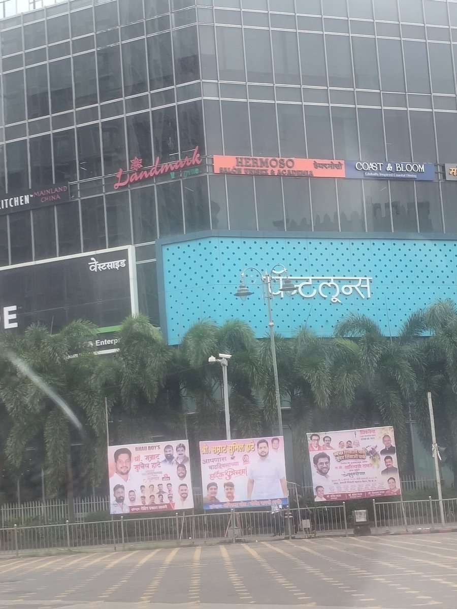 mumbaimatterz's tweet photo. Whoever is this person, he and his cronies have defaced the entire @mybmcwardGN with #illegalbanners since last 2 days and there is no sign of it being torn down. 

What's going on @mybmc @MumbaiPolice @AshwiniBhide? https://t.co/IEzHwV0ffk