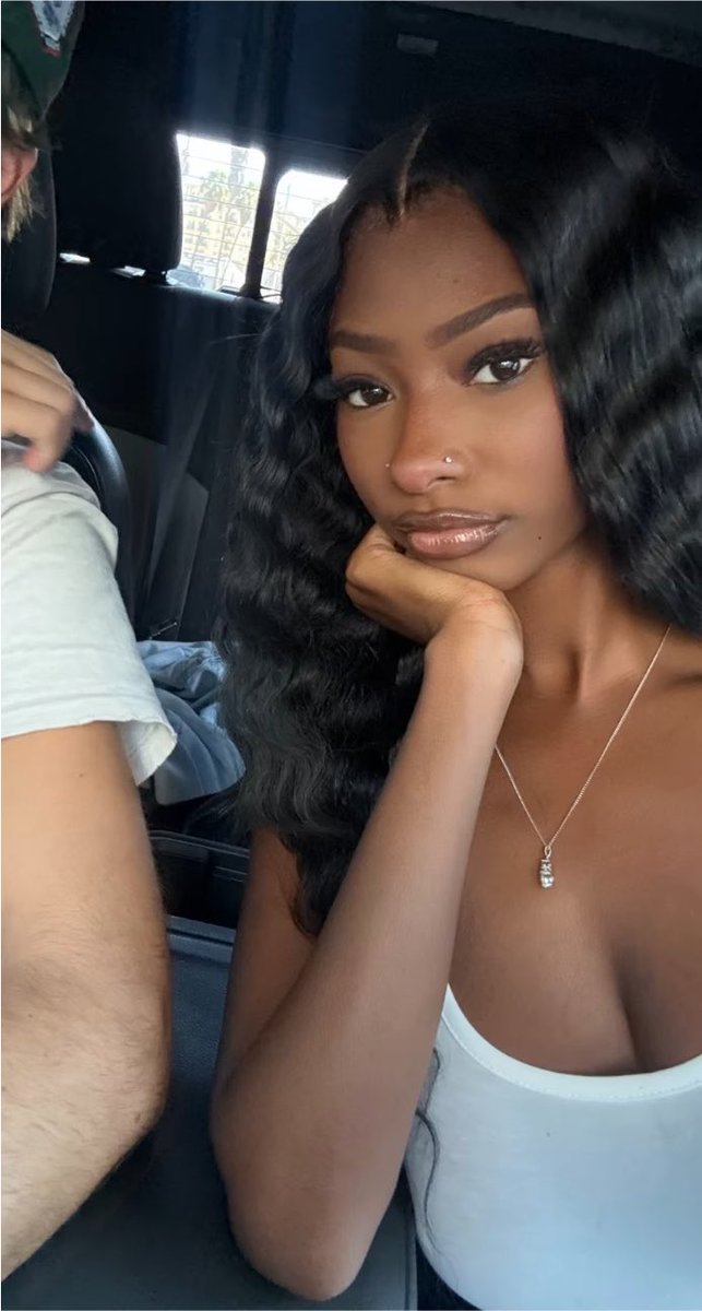 suckaworld's tweet photo. she’s literally so gorgeous. https://t.co/IwnCeaqLBd