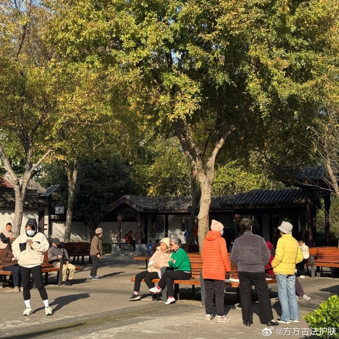 MorenaMelF's tweet photo. Join our neighborhood book swap this Saturday at 2 PM in the central park! Bring a pre-loved book, take a new one, and chat with neighbors over free coffee. No signup needed—just show up! https://t.co/9E3G6bDC7b