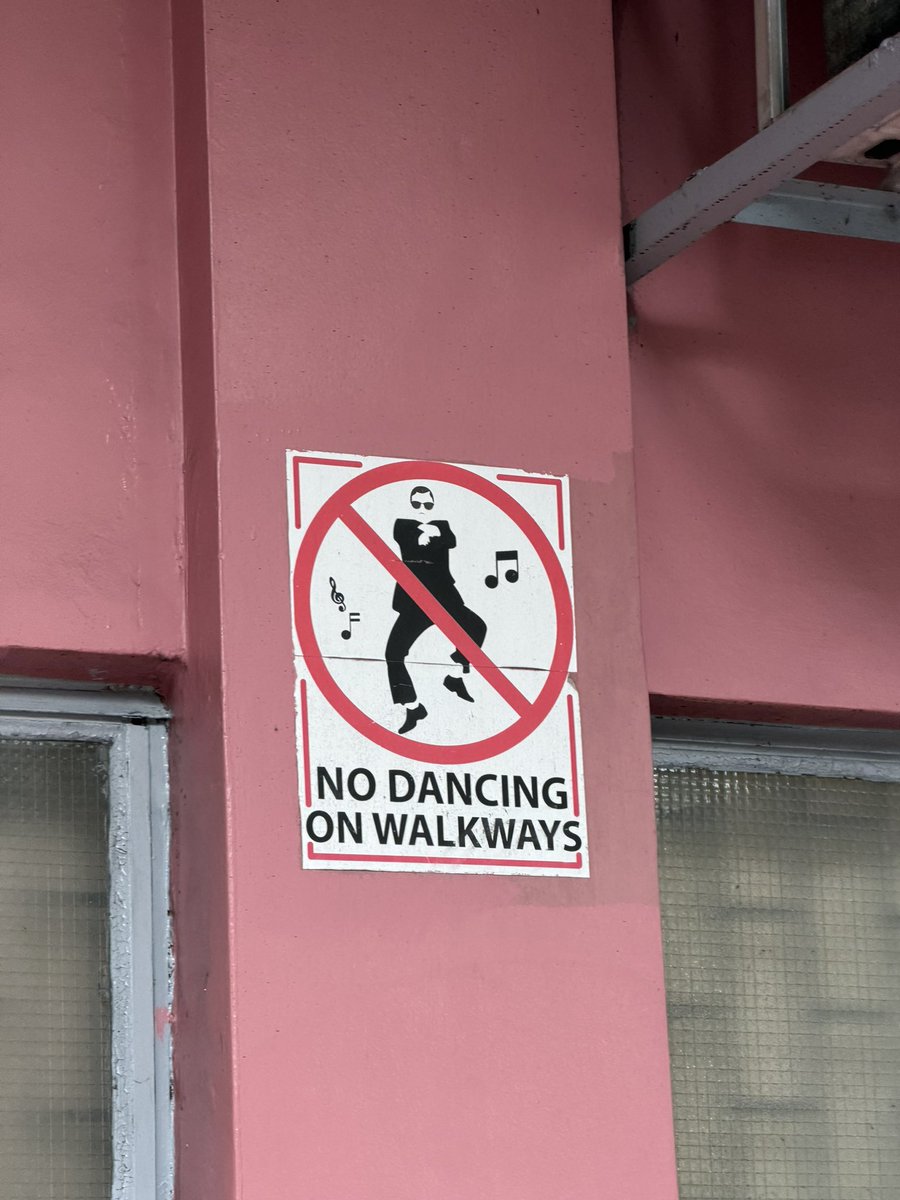 wonukaiz's tweet photo. Baket po bawal mag gangnam style sa ceu mendiola? https://t.co/tK7FTGvQWW