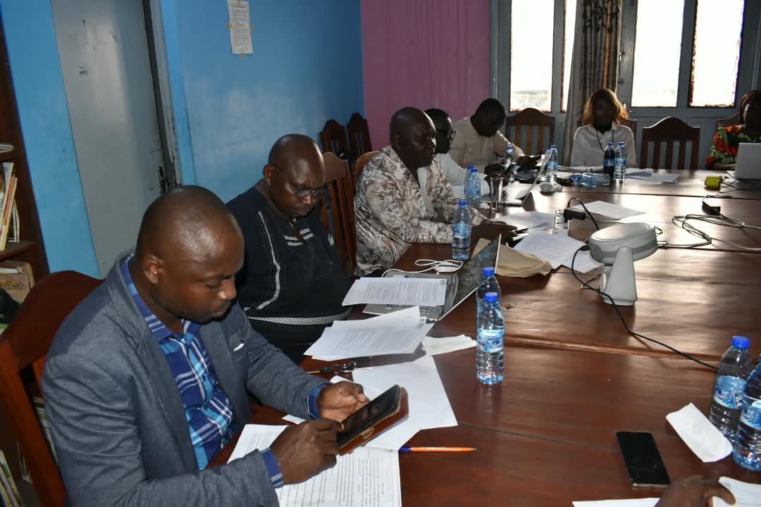 forum_l56821's tweet photo. Le FGDH, avec l’appui de ClientEarth, a organisé le 8 août à Brazzaville un atelier sur la loi n°1-2026 portant Code minier. Les échanges ont porté sur les droits des communautés locales et autochtones ainsi que les priorités de plaidoyer pour une gouvernance minière durable. https://t.co/R2NMafFW5W