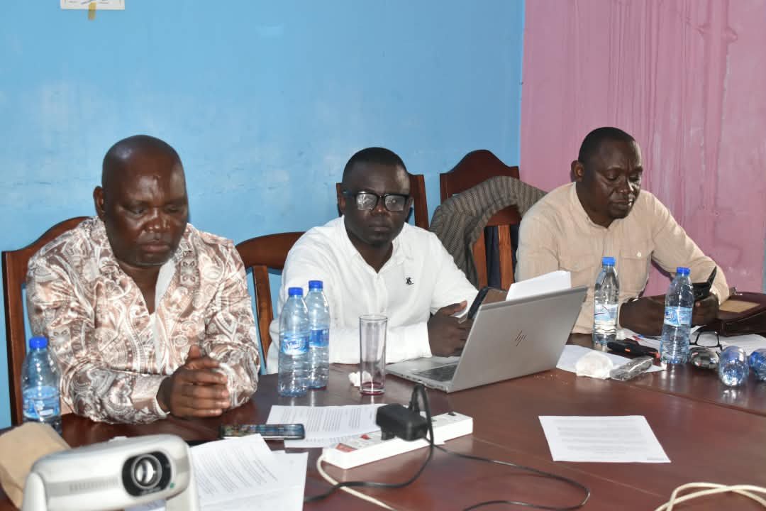forum_l56821's tweet photo. Le FGDH, avec l’appui de ClientEarth, a organisé le 8 août à Brazzaville un atelier sur la loi n°1-2026 portant Code minier. Les échanges ont porté sur les droits des communautés locales et autochtones ainsi que les priorités de plaidoyer pour une gouvernance minière durable. https://t.co/R2NMafFW5W