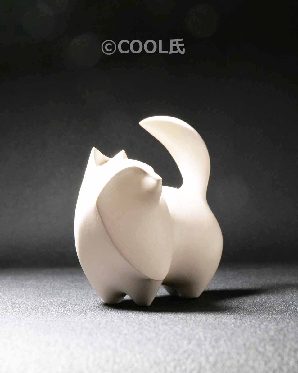 COOL90604977's tweet photo. 8月8日は #世界猫の日 ですね。
私の猫作品の「長毛猫」です。
小さめの長毛猫のオブジェと三匹の長毛猫です。 https://t.co/a0emMyTBit
