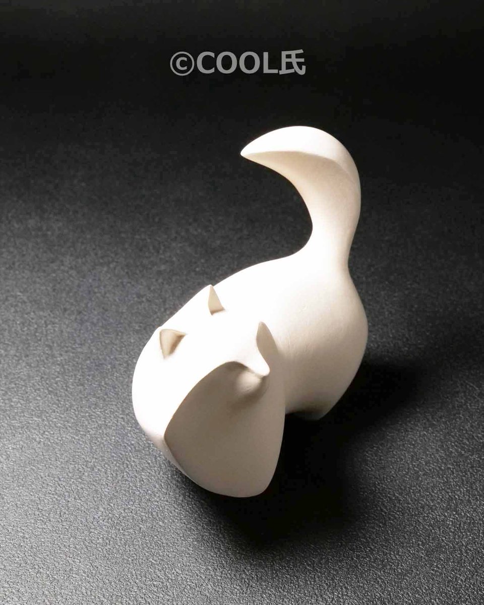 COOL90604977's tweet photo. 8月8日は #世界猫の日 ですね。
私の猫作品の「長毛猫」です。
小さめの長毛猫のオブジェと三匹の長毛猫です。 https://t.co/a0emMyTBit