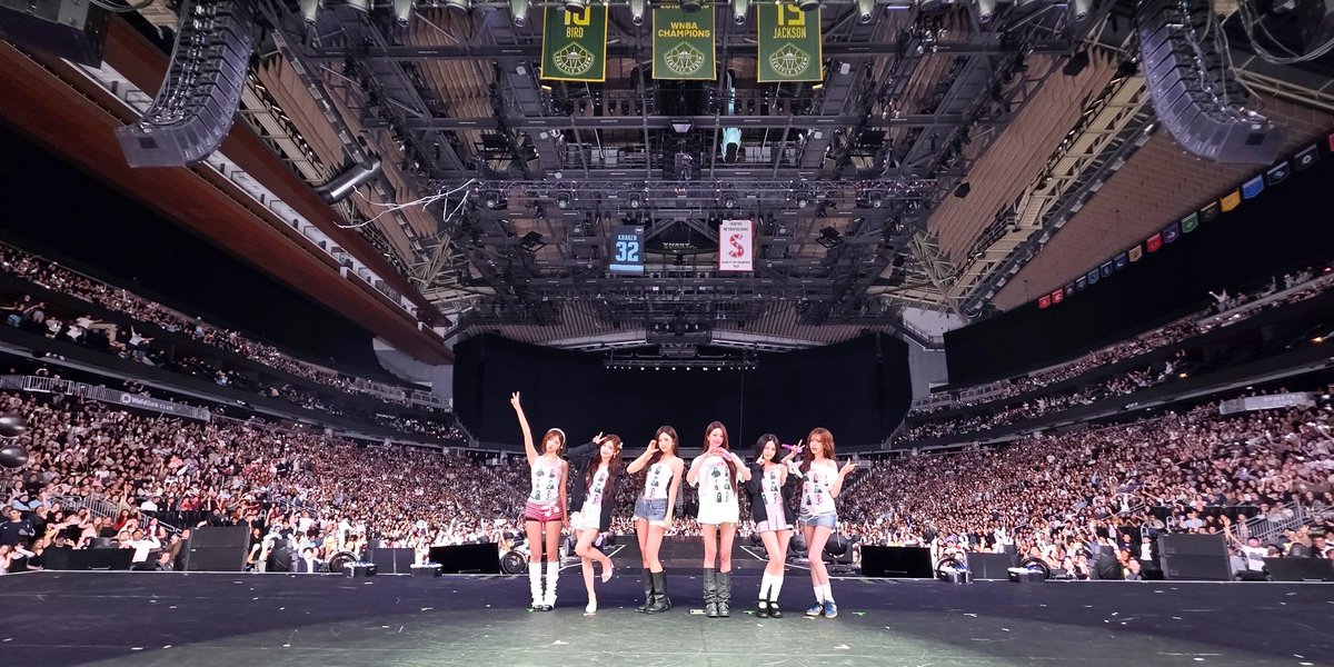 IVEstarship's tweet photo. [📸]
IVE WORLD TOUR
<SHOW WHAT I AM>
in SEATTLE 🖤

So many smiles, all because of DIVE 🥰

#IVE #아이브 
#SHOW_WHAT_I_AM https://t.co/pmor29mOQA