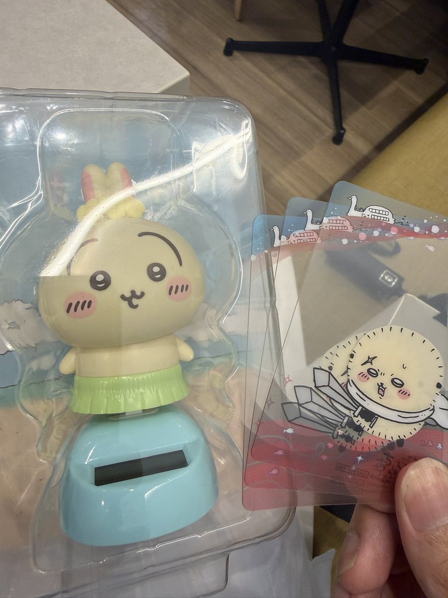 chocoama_'s tweet photo. CoCo壱生活1日目
なんかUFOキャッチャー500円入れたら1枚カード貰えたけど
剣を振りかざしてるらっこゲット https://t.co/aPypI7uLDg