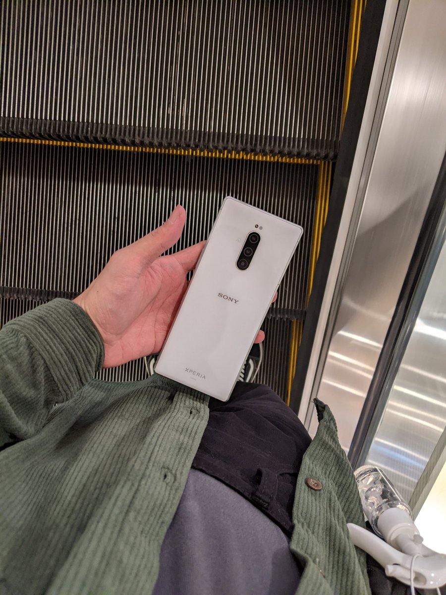 kenxavierr's tweet photo. Dual-wield setup ⚔️
Pixel 3 → precision 📷
Xperia 1 → media 🎬
One optimized for computational photography.
The other for display, audio, and content consumption.
Old hardware, specialized roles.
#MadeByGoogle #Pixel3 #Xperia1 #SonyXperia https://t.co/lnz2p5vIhT