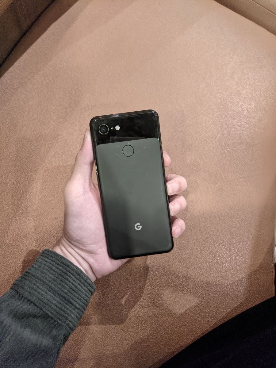 kenxavierr's tweet photo. Dual-wield setup ⚔️
Pixel 3 → precision 📷
Xperia 1 → media 🎬
One optimized for computational photography.
The other for display, audio, and content consumption.
Old hardware, specialized roles.
#MadeByGoogle #Pixel3 #Xperia1 #SonyXperia https://t.co/lnz2p5vIhT