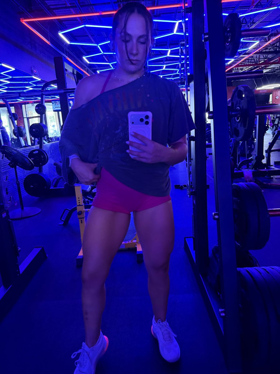 morganprotein's tweet photo. My legs are bigger than ur dads https://t.co/h9oAMQswaO