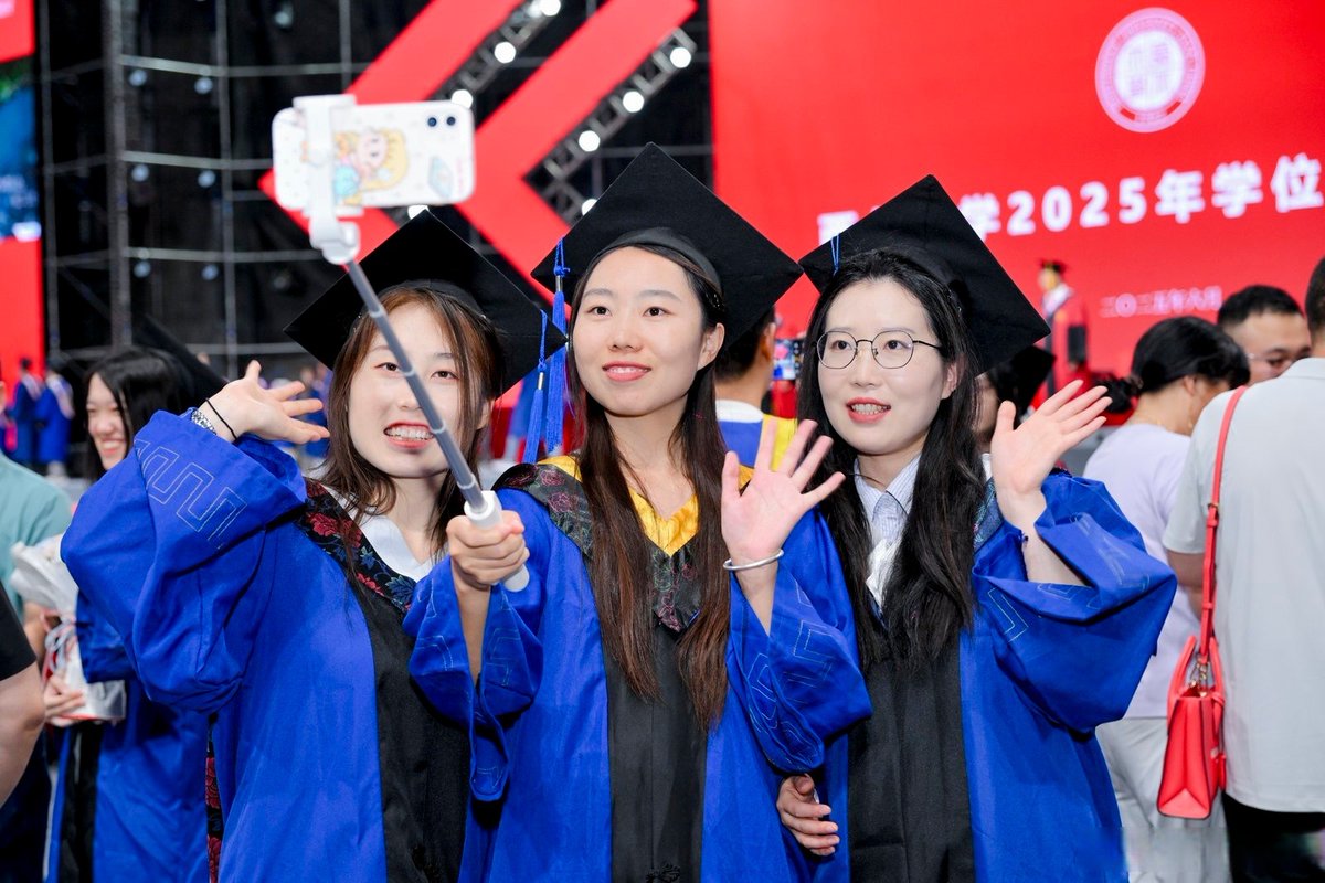 Nasondra123's tweet photo. Graduation cap toss + messy dorm memories = my favorite summer. 4 years down, endless adventures ahead , https://t.co/HbAE7wJQ1v