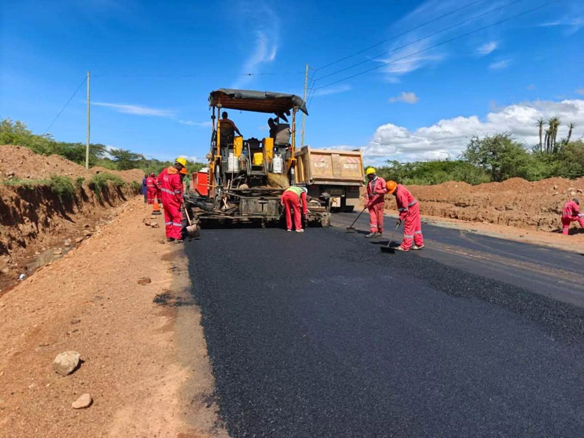 Roads_KE's tweet photo. Narok County: The 22km Nkuswani–Naikara–Leshuta–Morijo Road upgrade in Narok County is now 48% complete, marking steady progress in improving connectivity and access across the region.
#DeliveringThePromise || #SeamlessConnectivity || #BeyondTheHighway https://t.co/V5CN7fst3H