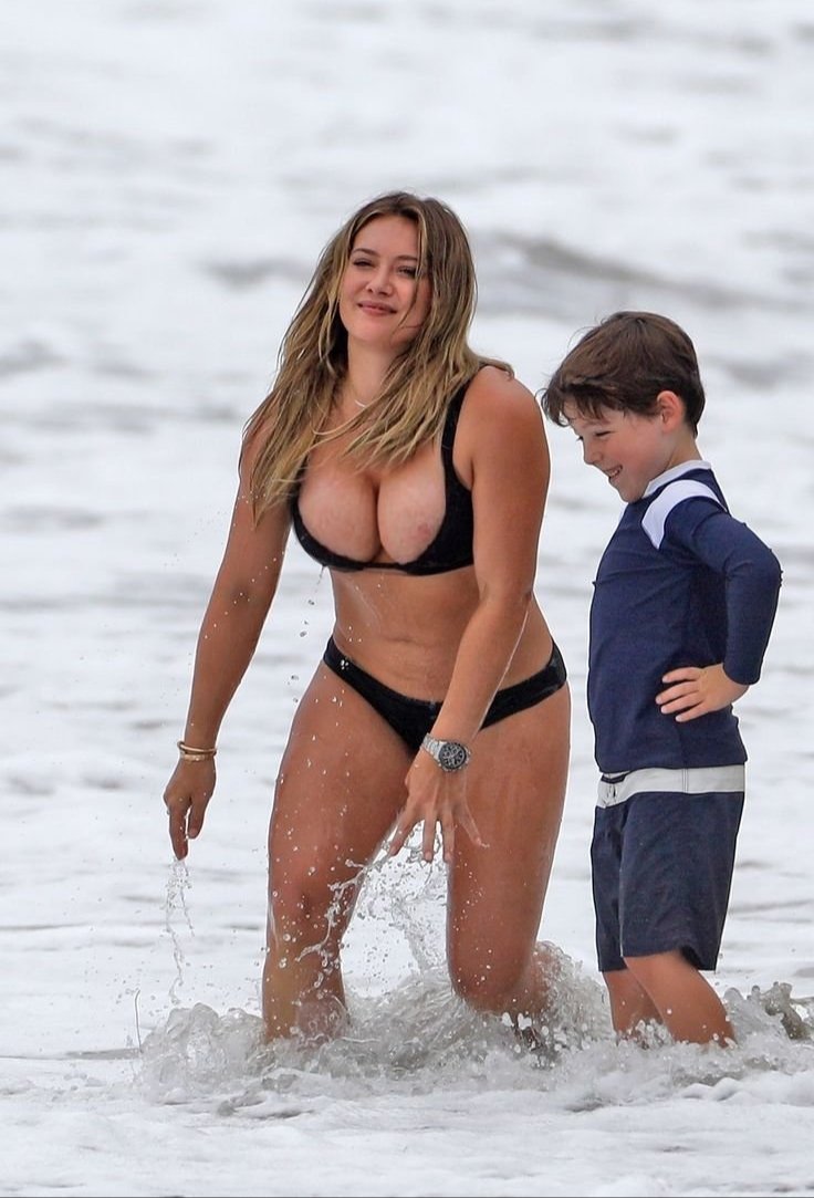 yourself_44's tweet photo. Hilary Duff at 38, mother of 4 sons Still hotter than most Genz celebrity 🥵💀 https://t.co/79L0T1fZyv