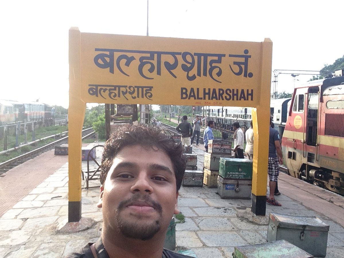 PantryCar's tweet photo. 2016 and 2026 😊
At my fav station!
#Maharashtra #IRFCA #IndianRailways #Ballarpur https://t.co/7tYjDLzXLZ