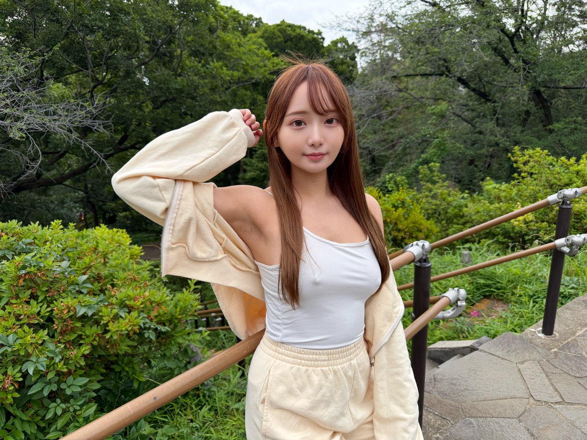 mokapi552's tweet photo. 公園デートで彼女がこんな格好して来たらどう？ https://t.co/DSOAJLjnx1