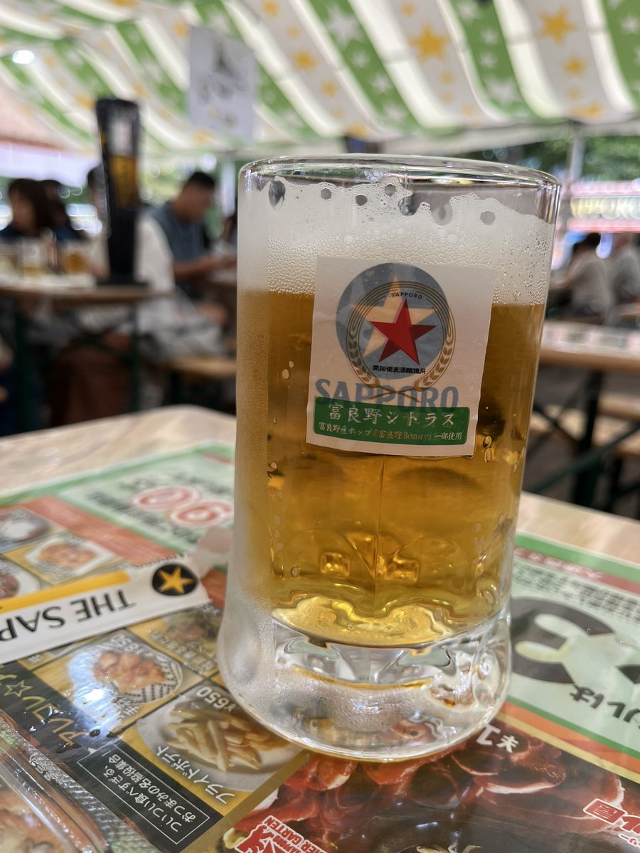 agwna9m's tweet photo. 今週もビアガーデン🍺
限定の富良野シトラスを飲みに。
ほんのり柑橘系、うまい😋

今日も賑わってます。気持ちいいな。
暑くもなく寒くもなくビール日和です。 https://t.co/1VwjGVUhBK