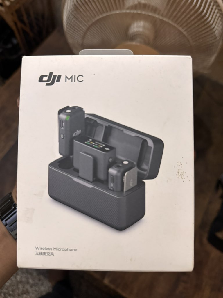 BiharLens2406's tweet photo. Dear @DJIGlobal 

DJI Mic खरीदा, लेकिन iPhone 15 Pro Max में काम ही नहीं कर रहा। सबसे बड़ी बात — Patna में कोई DJI service centre नहीं। Premium product बेचना आसान है, after-sales support देना उससे भी ज़्यादा ज़रूरी।

Customer support के बिना premium brand का क्या मतलब? https://t.co/Xs6wrfaYhn