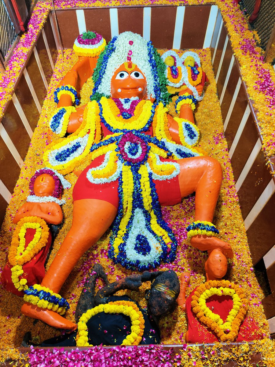 ankitpujariji's tweet photo. आज दिनाँक 08/08/2026 दिन #शनिवार को श्री बड़े हनुमान जी महाराज के मंगला श्रृंगार आरती दर्शन। @ankitpujariji 

#ankitpujariji #officialankit2 #badehanumanji #letehanumanji https://t.co/J2f3BQ02XF